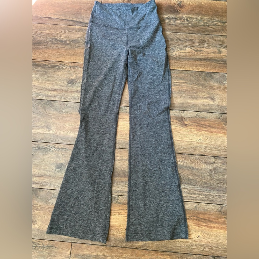 Never worn. Heathered grey Lululemon flared leggings
